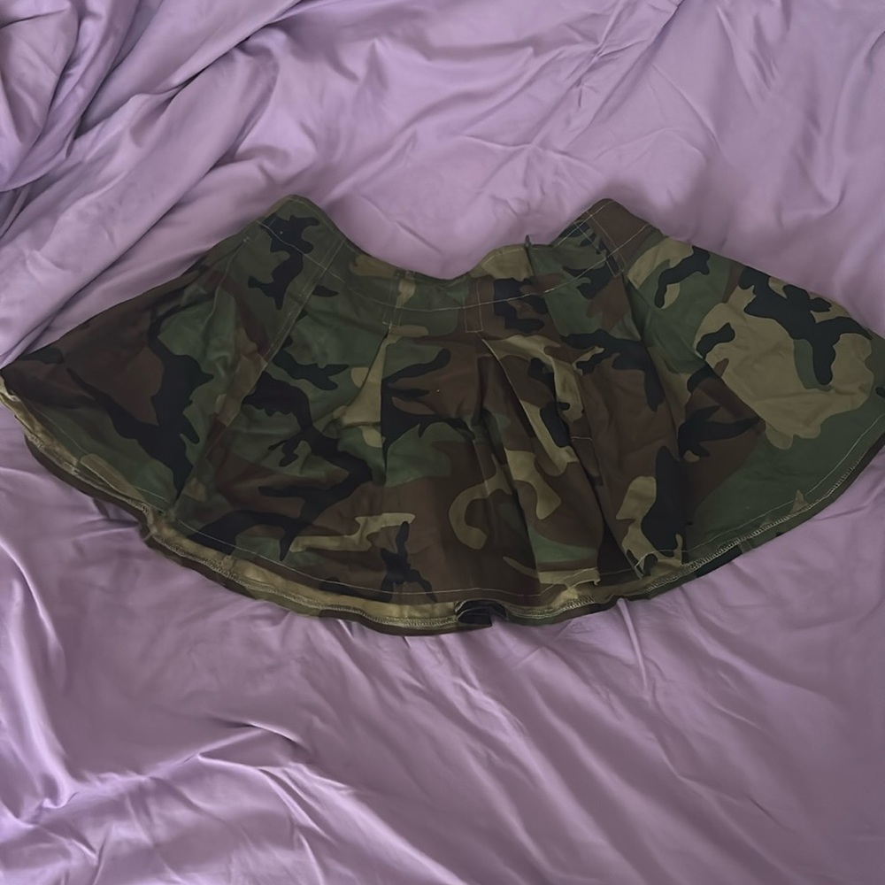 A mini camo skirt size large